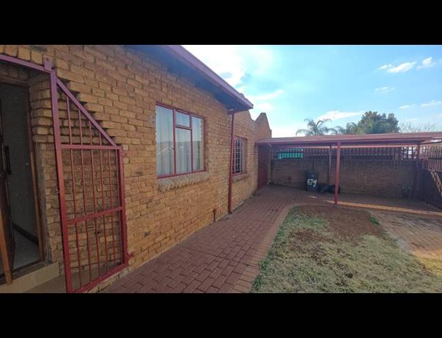 4 BEDROOM HOUSE FOR SALE IN FLORAUNA